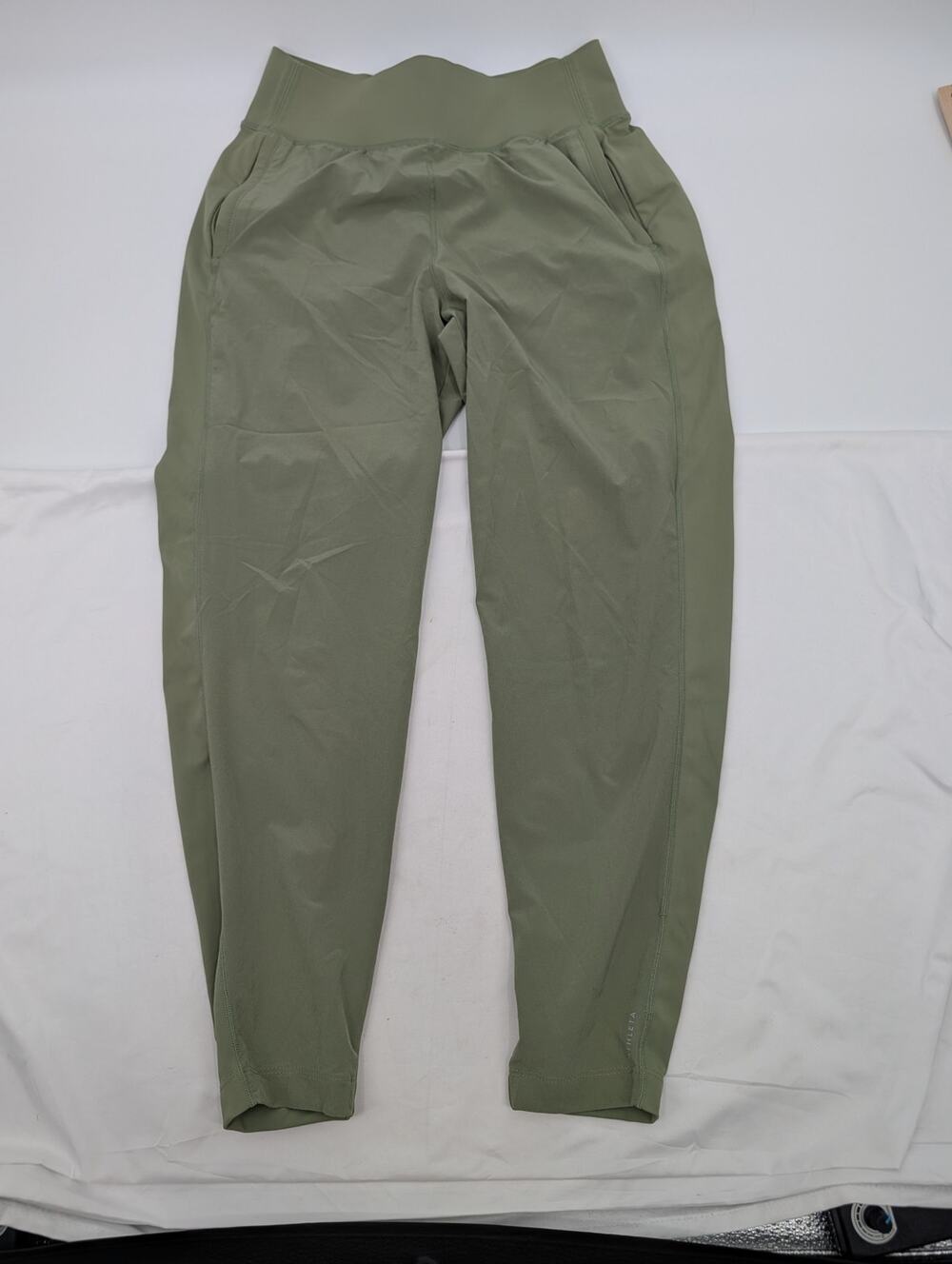 Athleta Run With It Pant Green Size Small Hiking Camping Fishing Outdoors Comfy